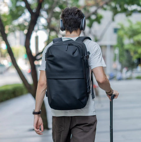 Travel Backpack with Vacuum Compression: 60L Expandable
